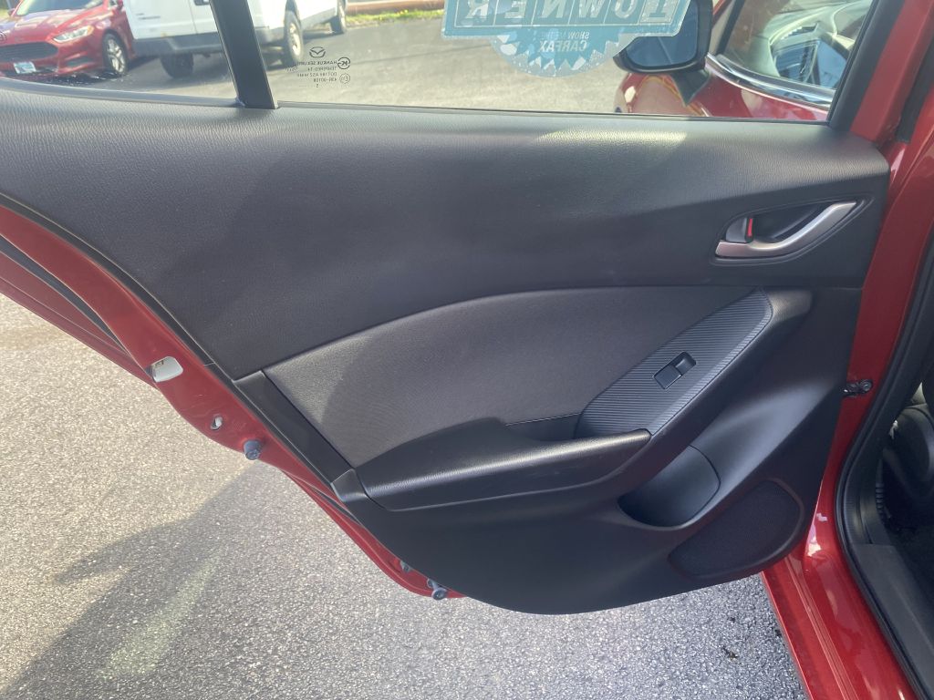 Photo 20 of this MAZDA 3