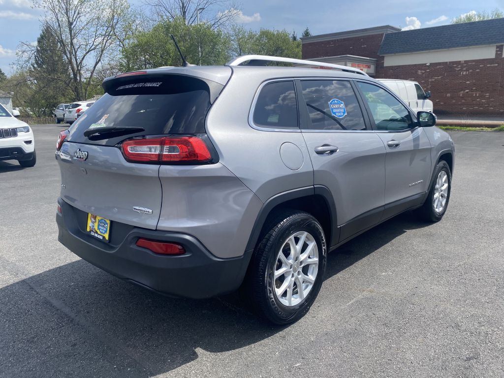 Photo 5 of this JEEP CHEROKEE