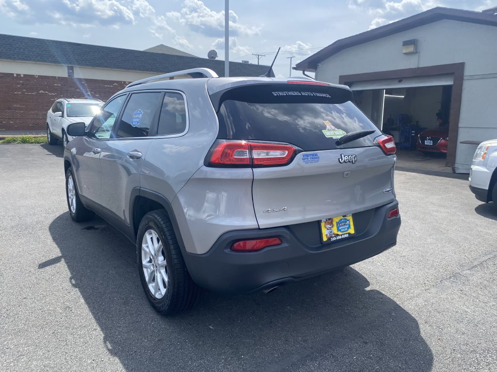 Photo 7 of this JEEP CHEROKEE