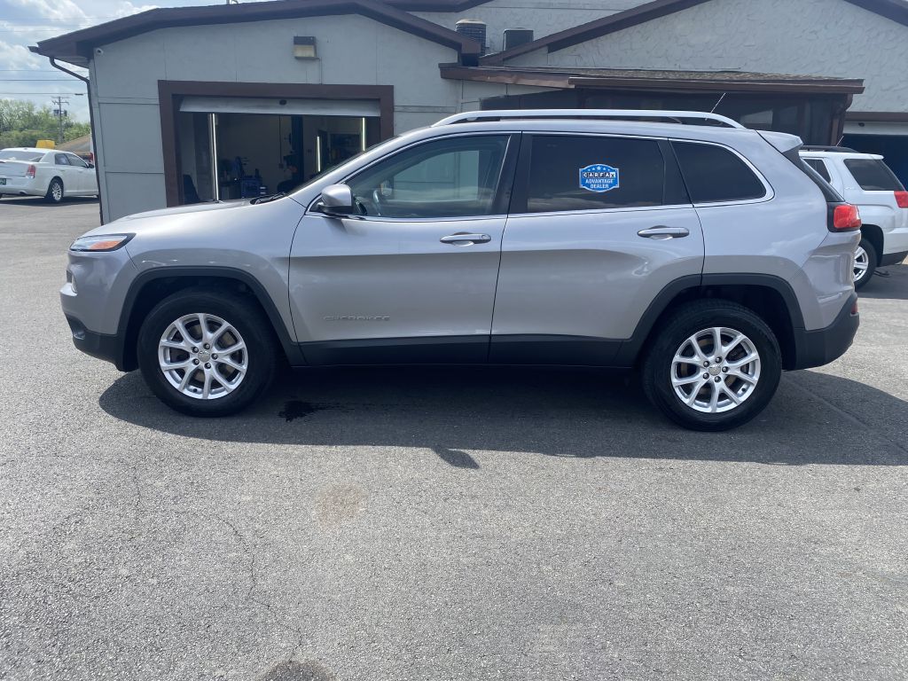 Photo 8 of this JEEP CHEROKEE