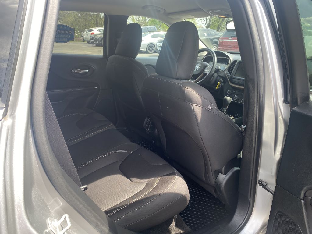 Photo 17 of this JEEP CHEROKEE