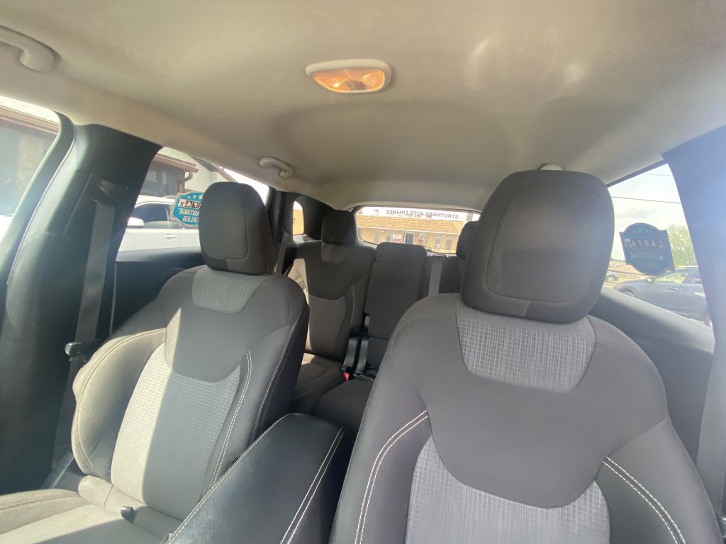 Photo 19 of this JEEP CHEROKEE