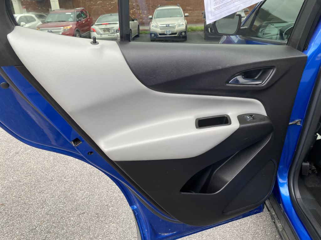 Photo 21 of this CHEVROLET EQUINOX