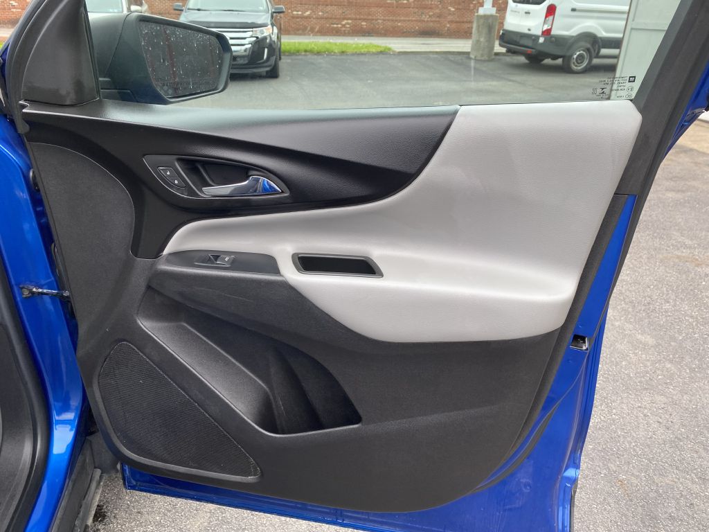 Photo 23 of this CHEVROLET EQUINOX