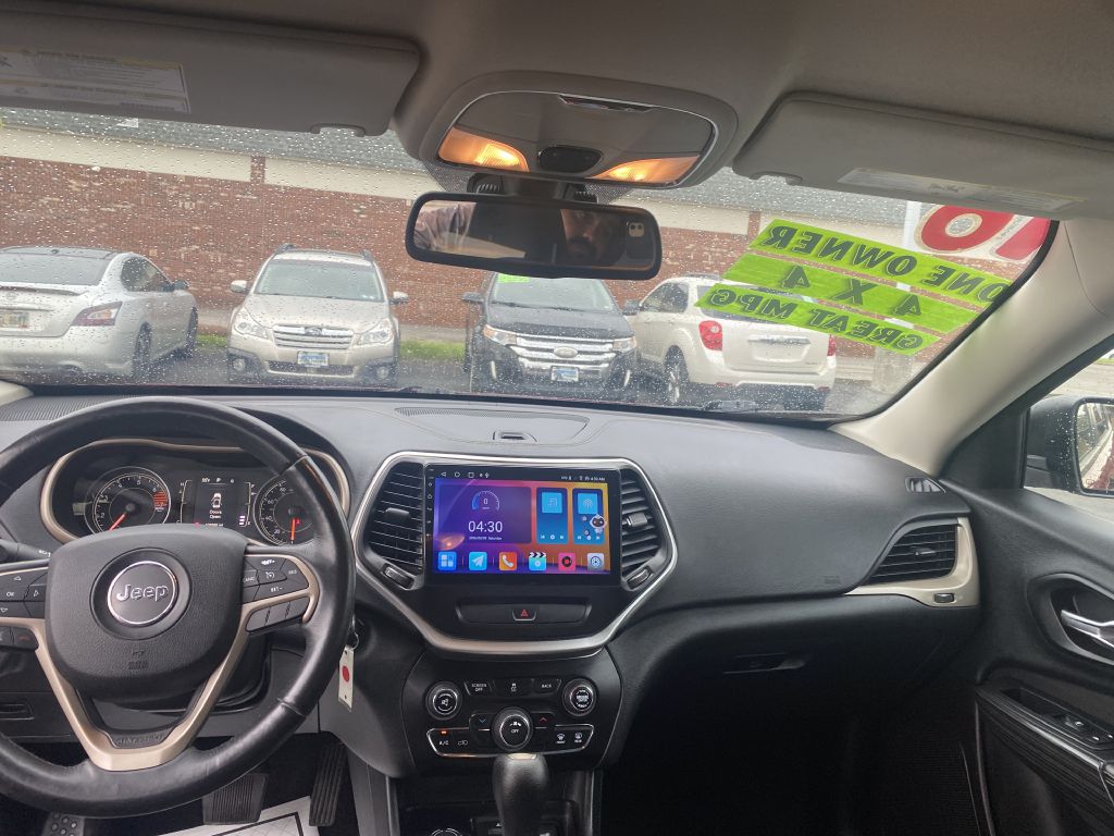 Photo 9 of this JEEP CHEROKEE