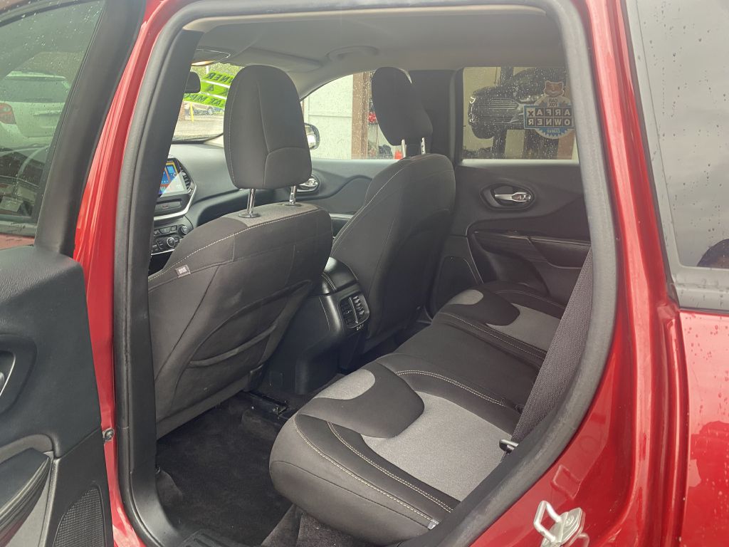 Photo 15 of this JEEP CHEROKEE