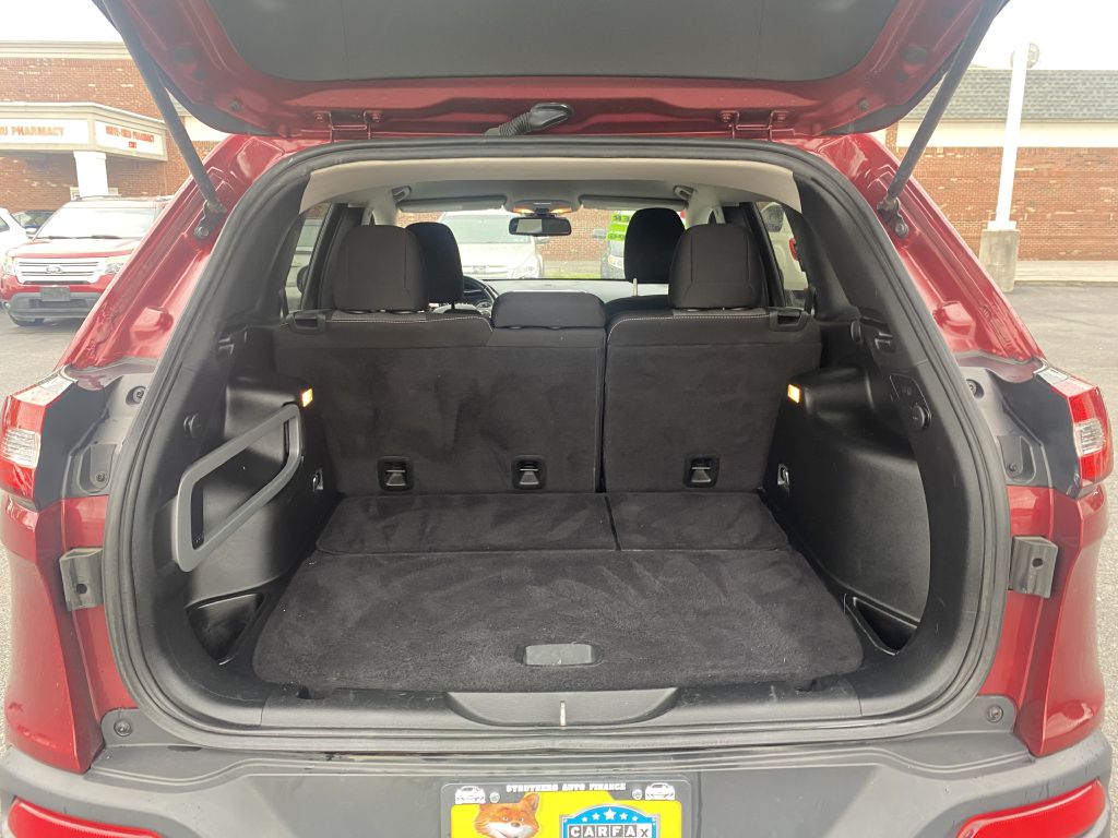 Photo 16 of this JEEP CHEROKEE