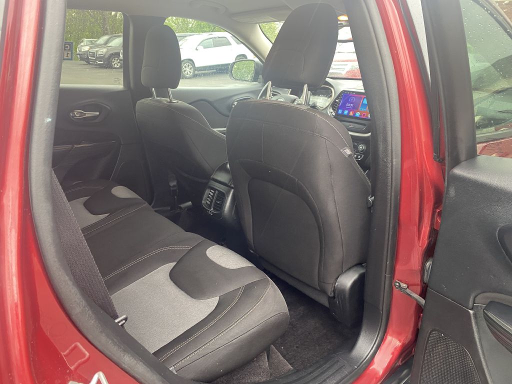 Photo 17 of this JEEP CHEROKEE