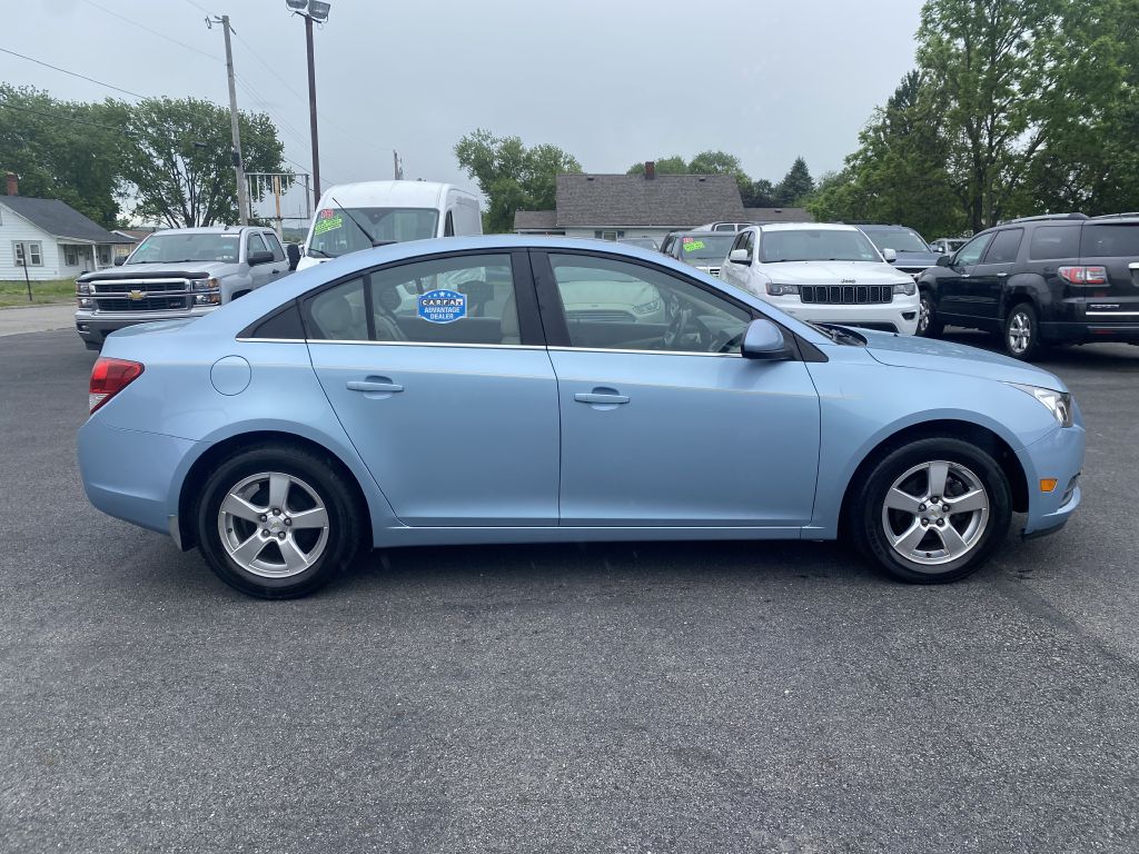 Photo 4 of this CHEVROLET CRUZE