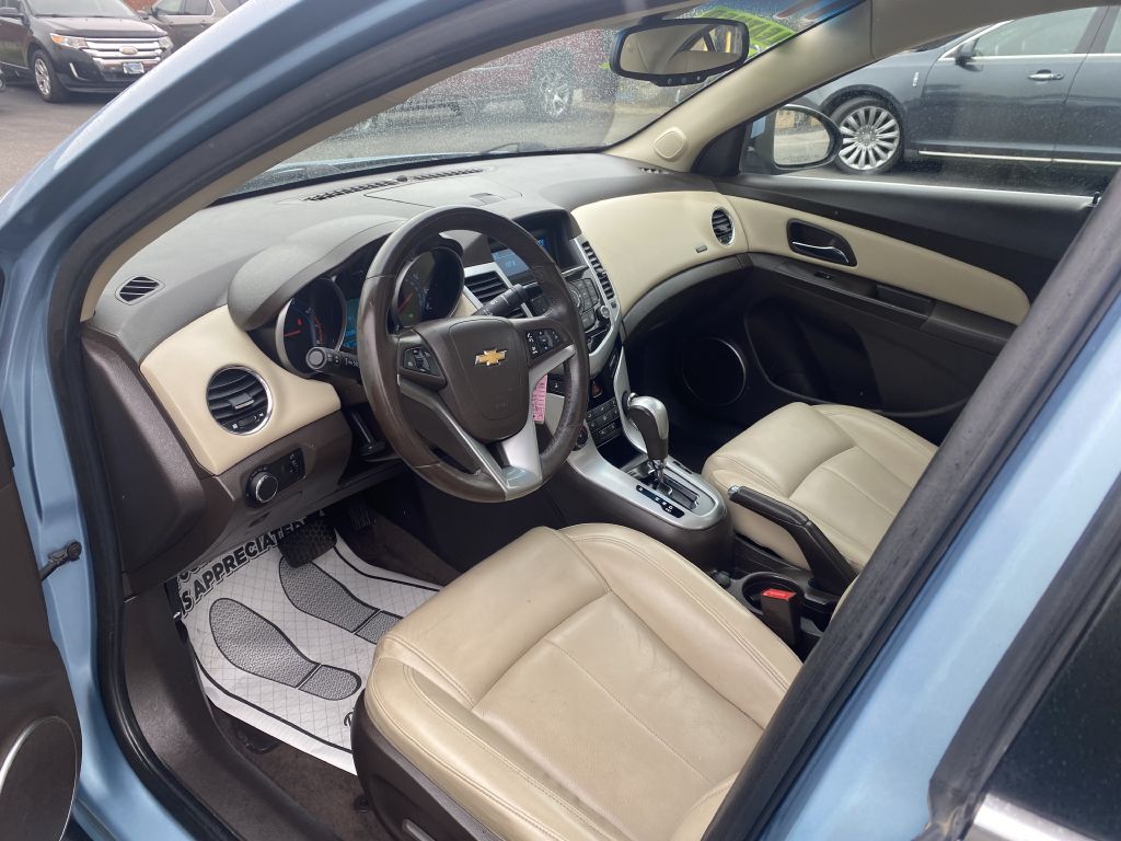 Photo 14 of this CHEVROLET CRUZE