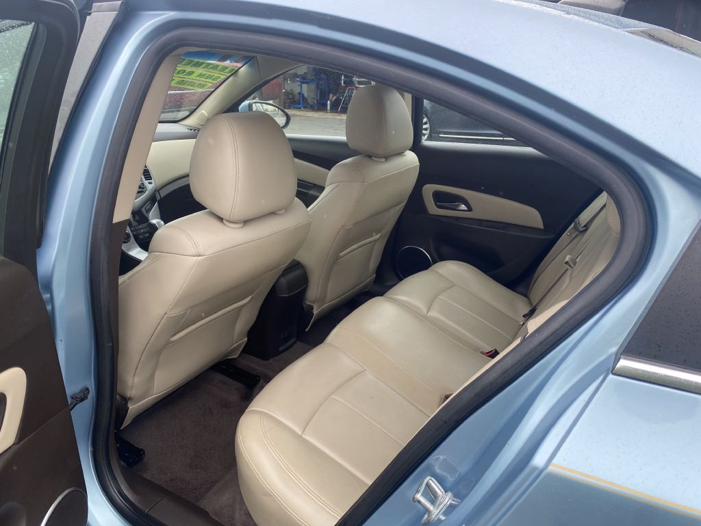 Photo 15 of this CHEVROLET CRUZE