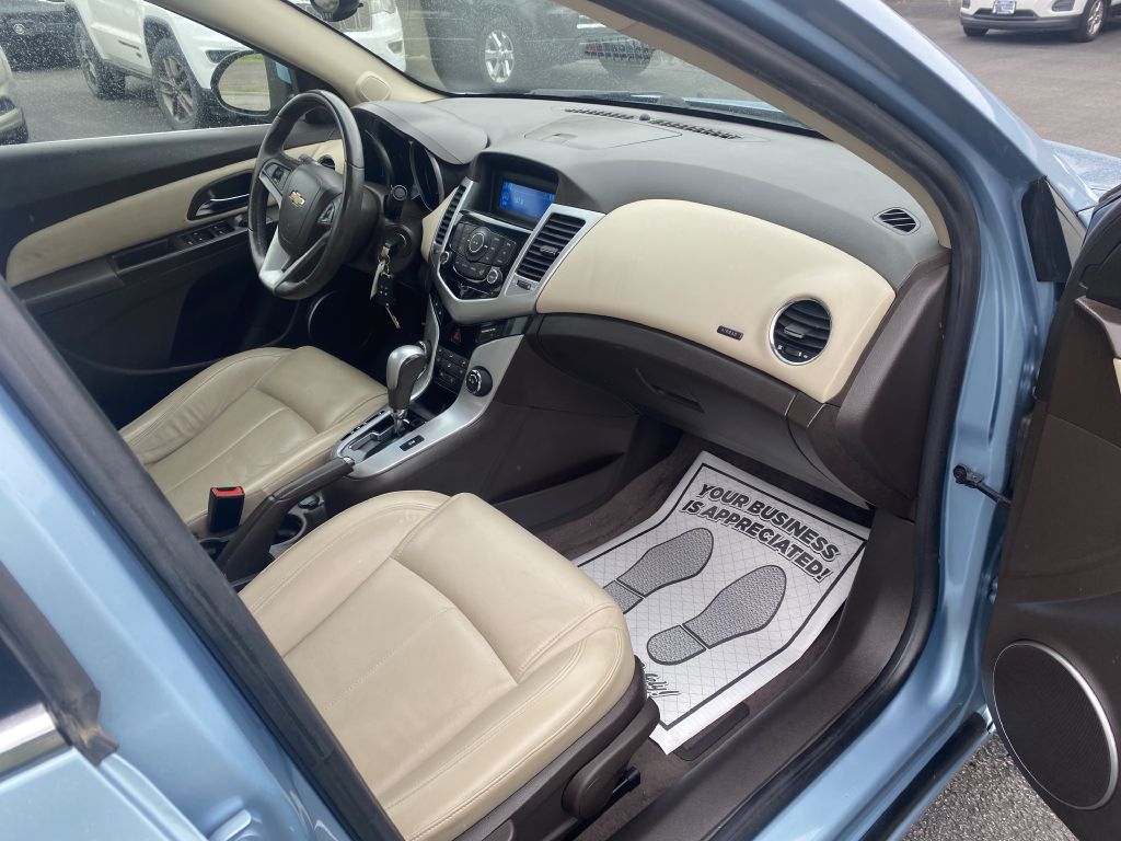Photo 17 of this CHEVROLET CRUZE
