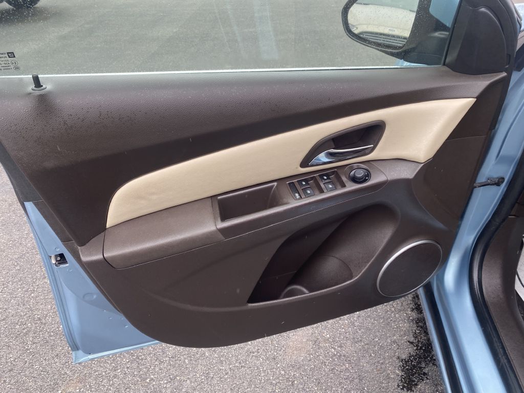 Photo 19 of this CHEVROLET CRUZE