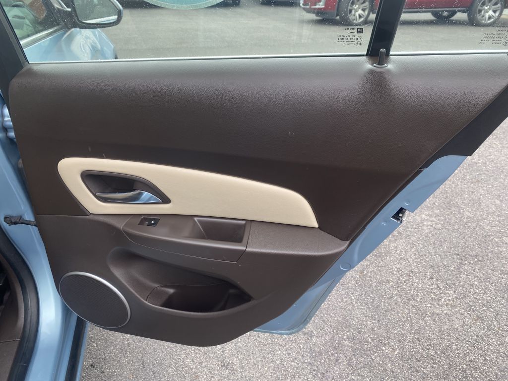 Photo 21 of this CHEVROLET CRUZE