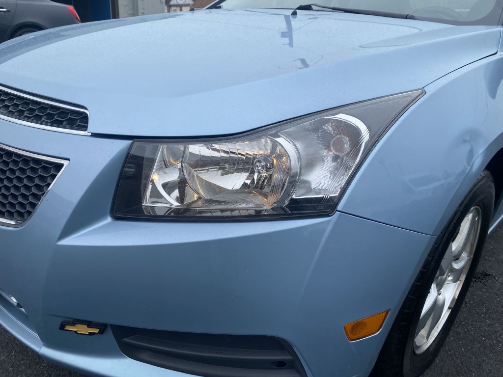 Photo 24 of this CHEVROLET CRUZE