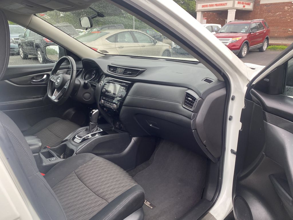 Photo 18 of this NISSAN ROGUE