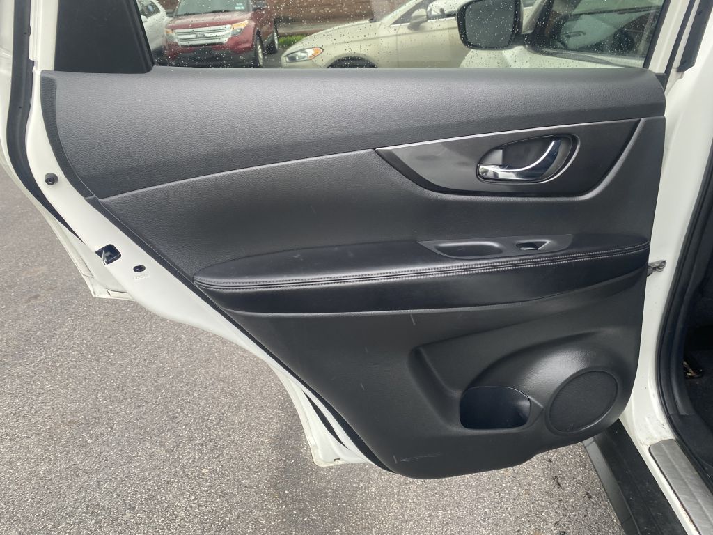 Photo 21 of this NISSAN ROGUE