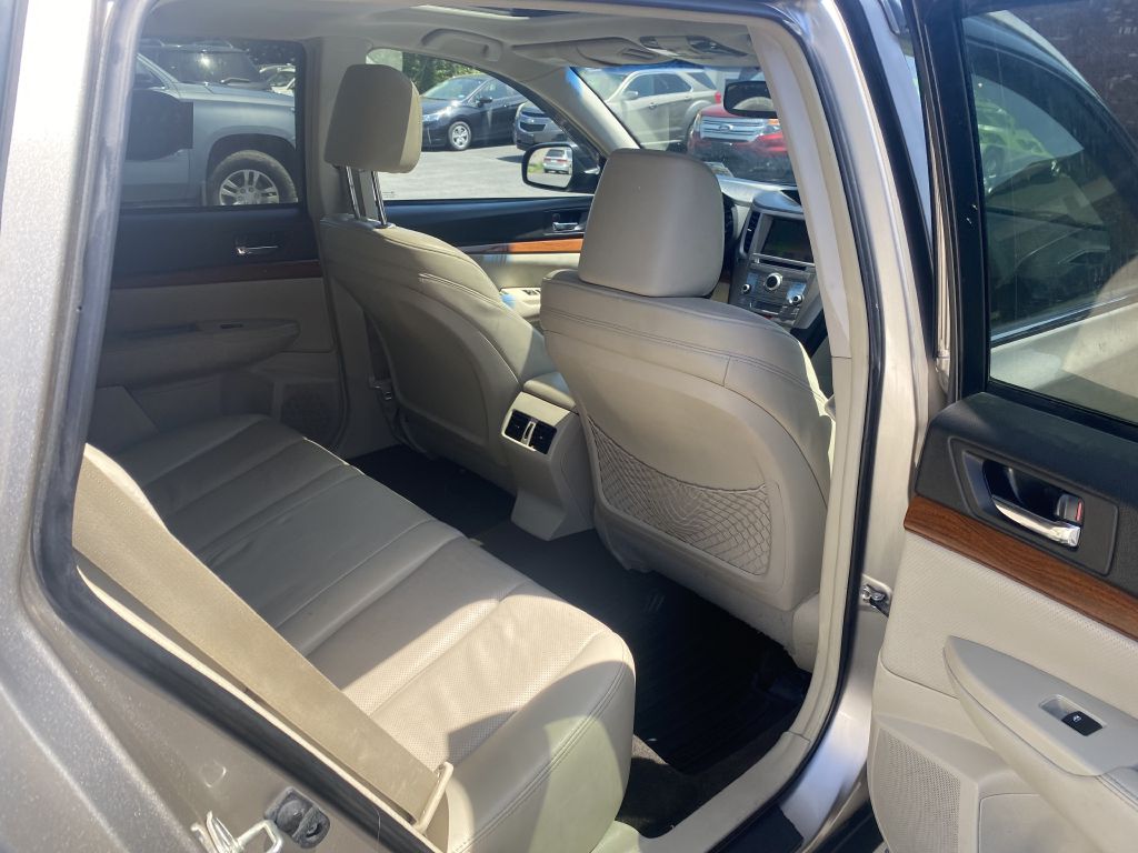 Photo 17 of this SUBARU OUTBACK
