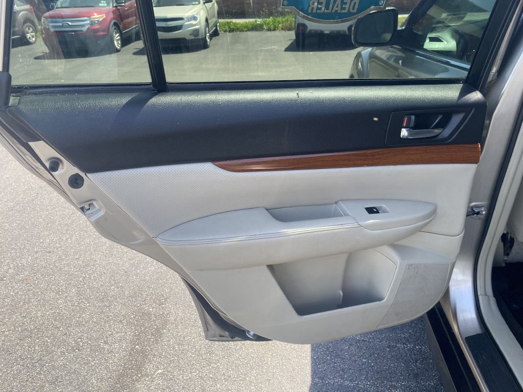 Photo 21 of this SUBARU OUTBACK