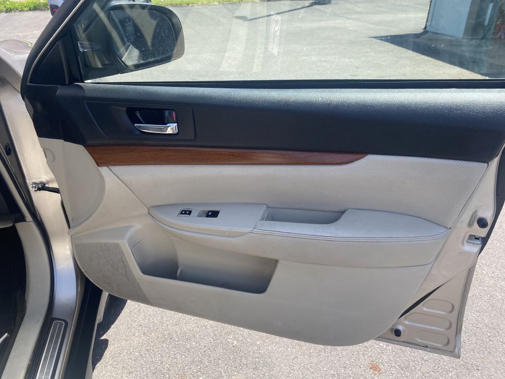 Photo 23 of this SUBARU OUTBACK