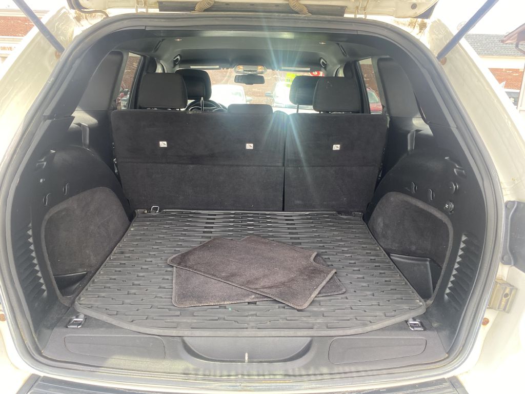 Photo 16 of this JEEP GRAND CHEROKEE