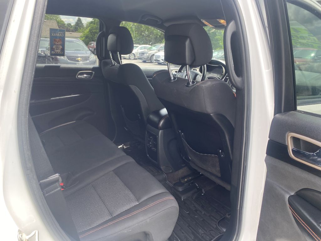Photo 17 of this JEEP GRAND CHEROKEE