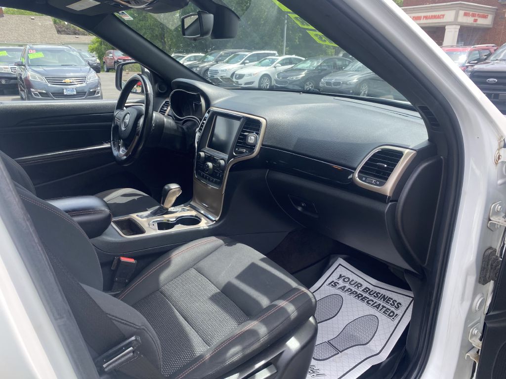 Photo 18 of this JEEP GRAND CHEROKEE