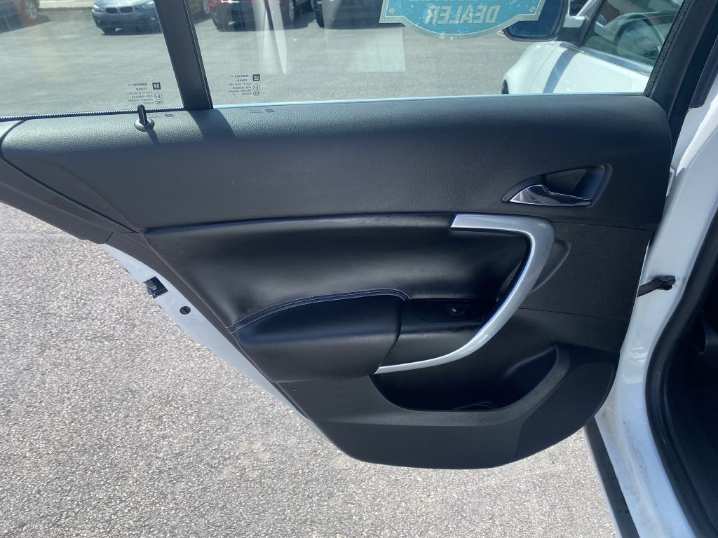 Photo 20 of this BUICK REGAL