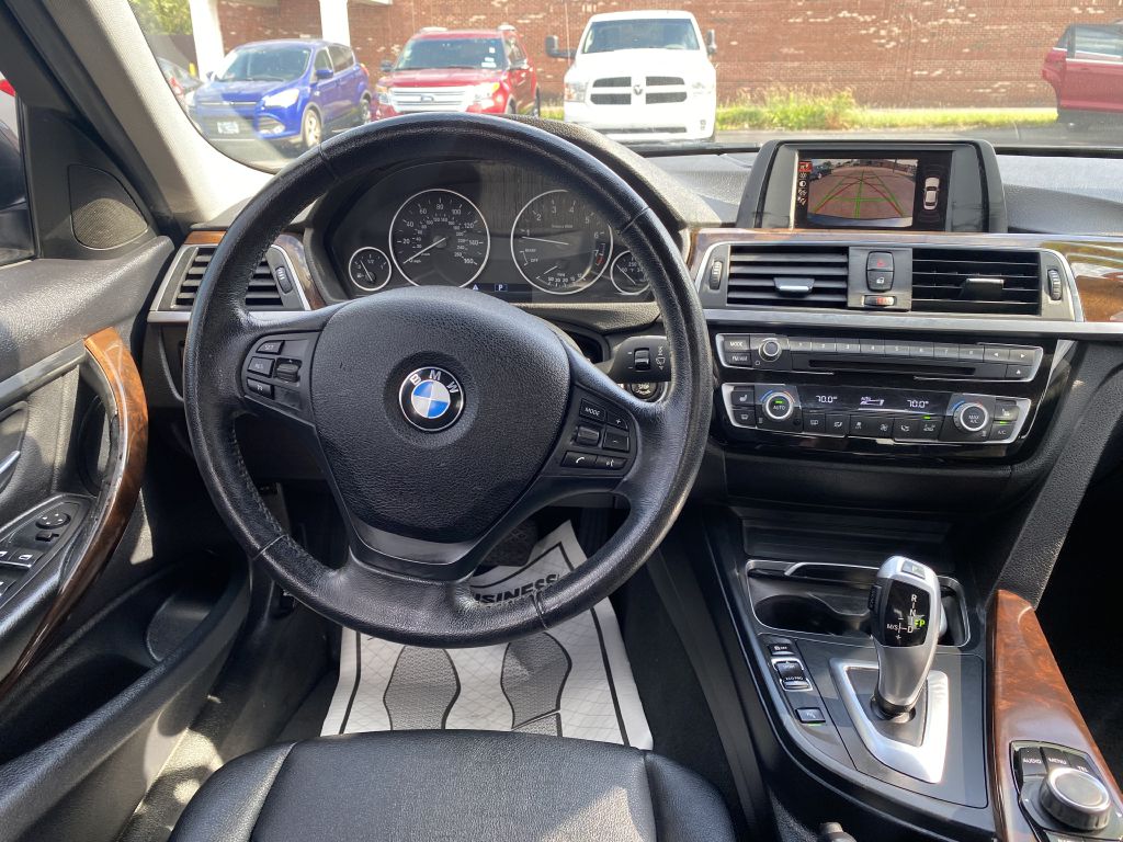 Photo 10 of this BMW 320