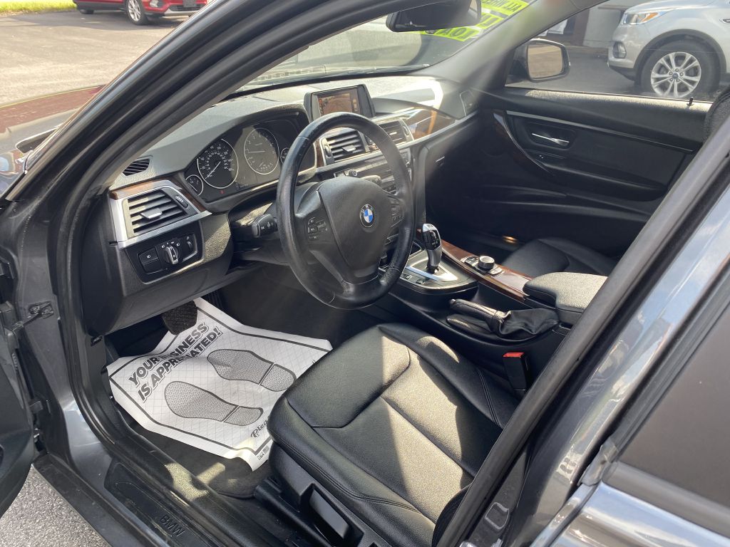 Photo 14 of this BMW 320