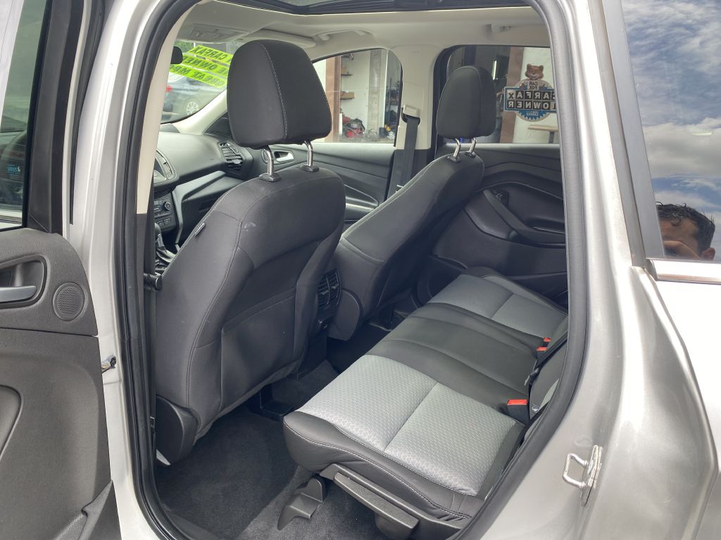 Photo 15 of this FORD ESCAPE