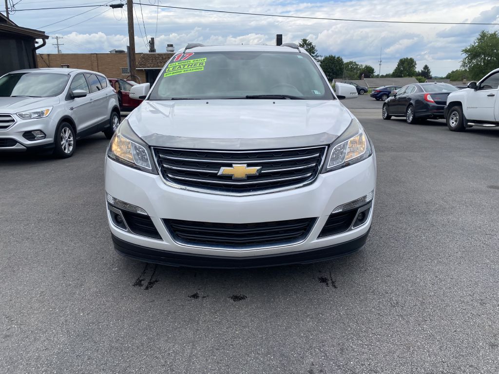 Photo 2 of this CHEVROLET TRAVERSE