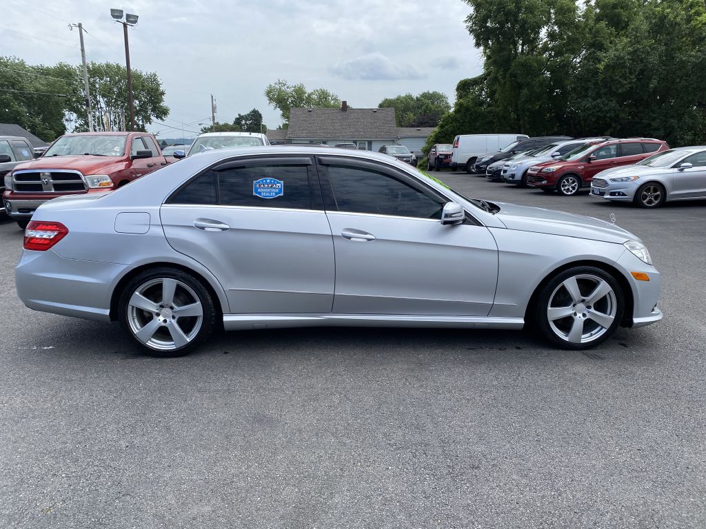 Photo 4 of this MERCEDES-BENZ E-CLASS