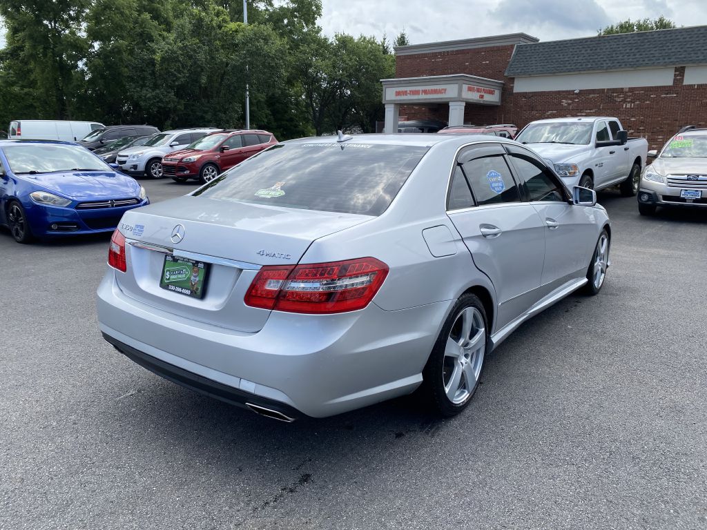 Photo 5 of this MERCEDES-BENZ E-CLASS