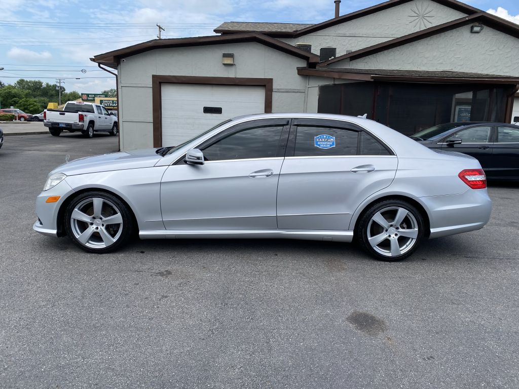 Photo 8 of this MERCEDES-BENZ E-CLASS