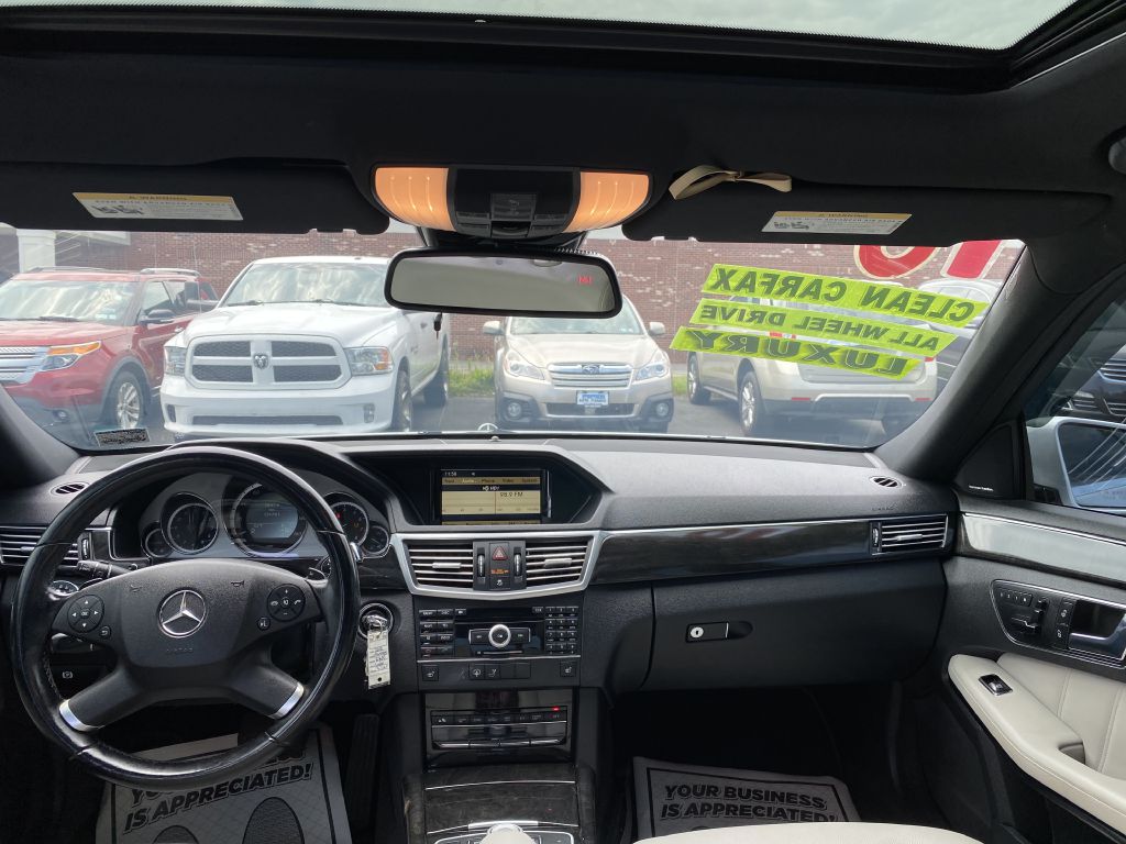 Photo 9 of this MERCEDES-BENZ E-CLASS
