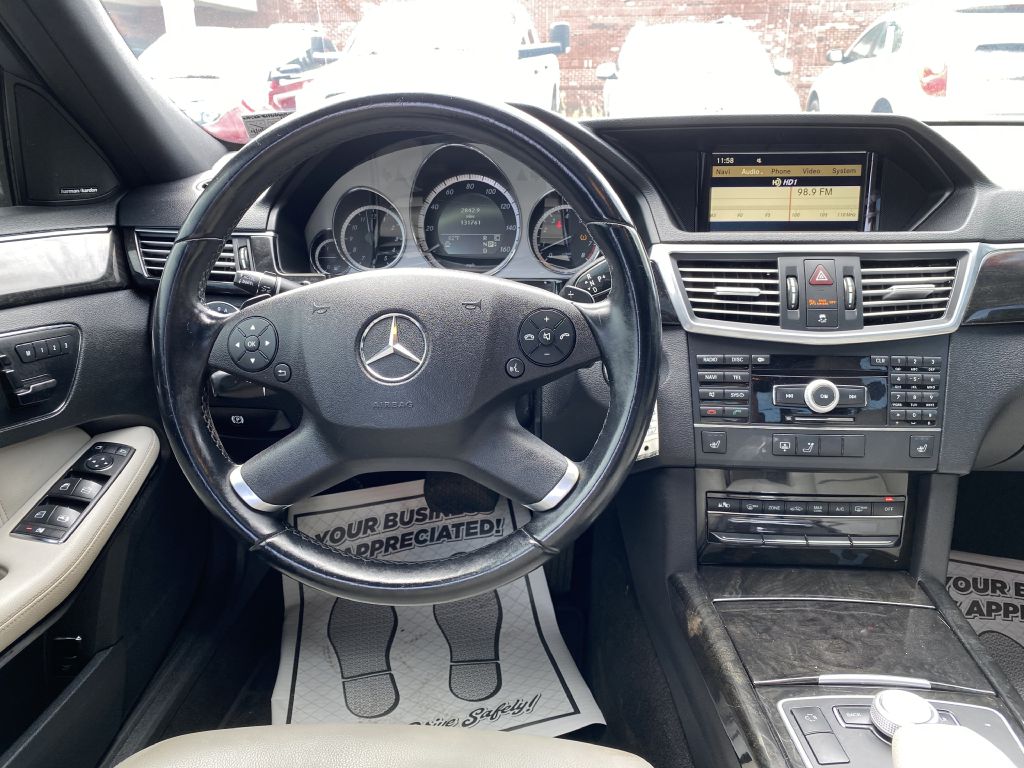 Photo 10 of this MERCEDES-BENZ E-CLASS