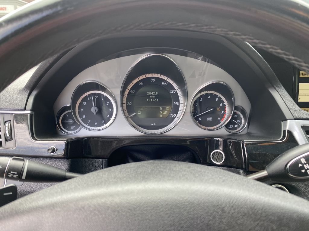 Photo 12 of this MERCEDES-BENZ E-CLASS