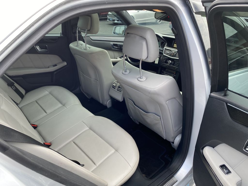 Photo 16 of this MERCEDES-BENZ E-CLASS