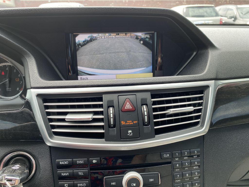 Photo 26 of this MERCEDES-BENZ E-CLASS