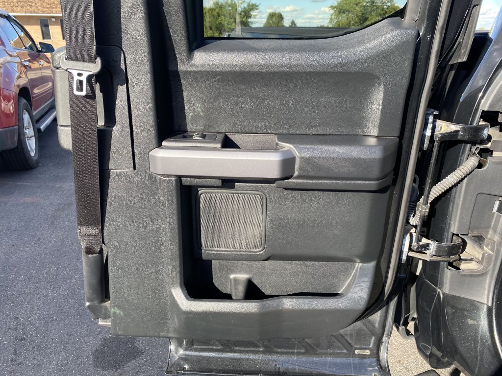 Photo 21 of this FORD F150