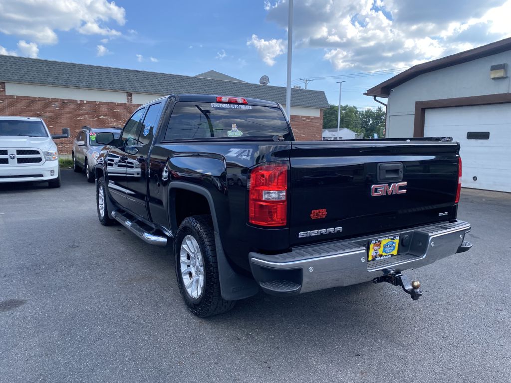 Photo 7 of this GMC SIERRA