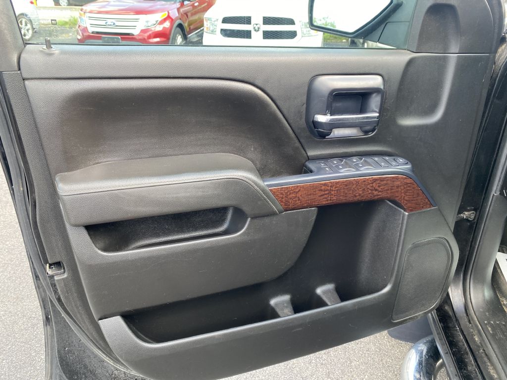 Photo 18 of this GMC SIERRA