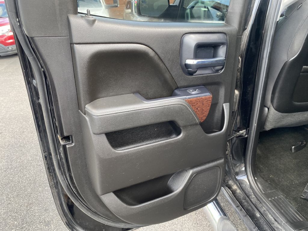 Photo 19 of this GMC SIERRA