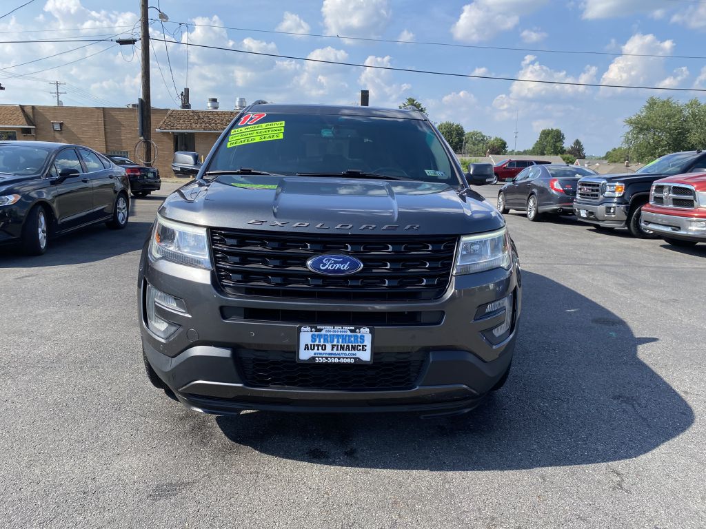 Photo 2 of this FORD EXPLORER