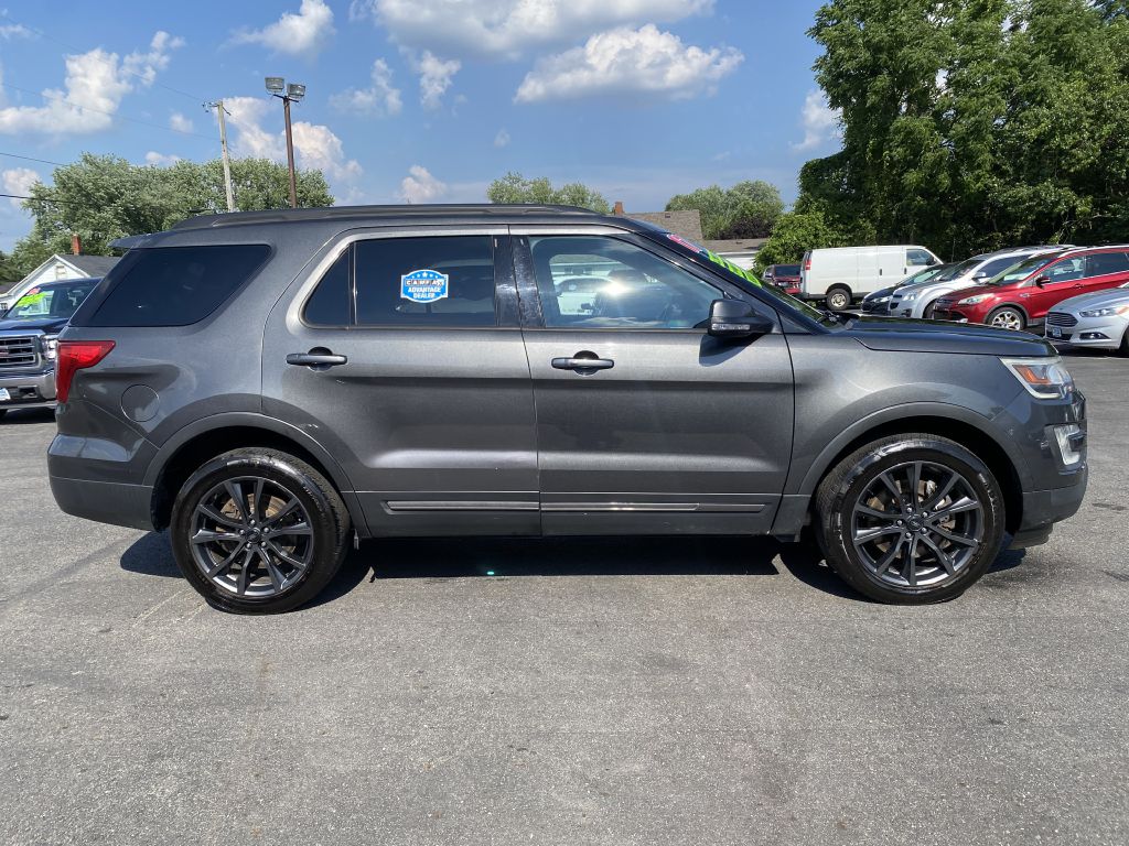 Photo 4 of this FORD EXPLORER