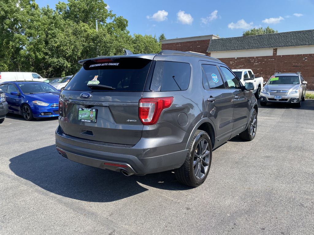 Photo 5 of this FORD EXPLORER