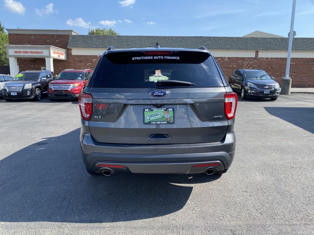 Photo 6 of this FORD EXPLORER