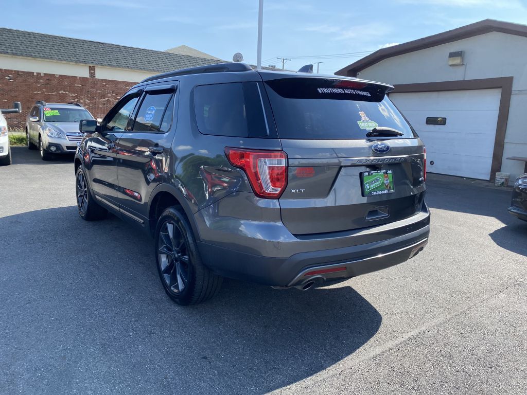 Photo 7 of this FORD EXPLORER