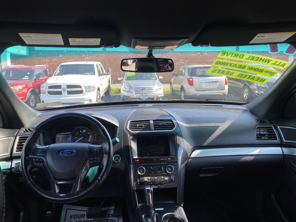 Photo 9 of this FORD EXPLORER